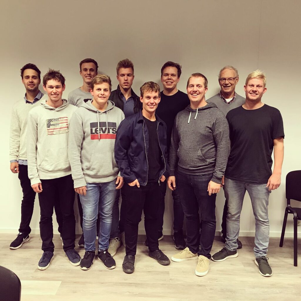 el total teamet bilde nederst